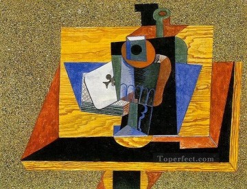 Botella de cristal de as de tréboles sobre una mesa 1915 Pablo Picasso Pinturas al óleo